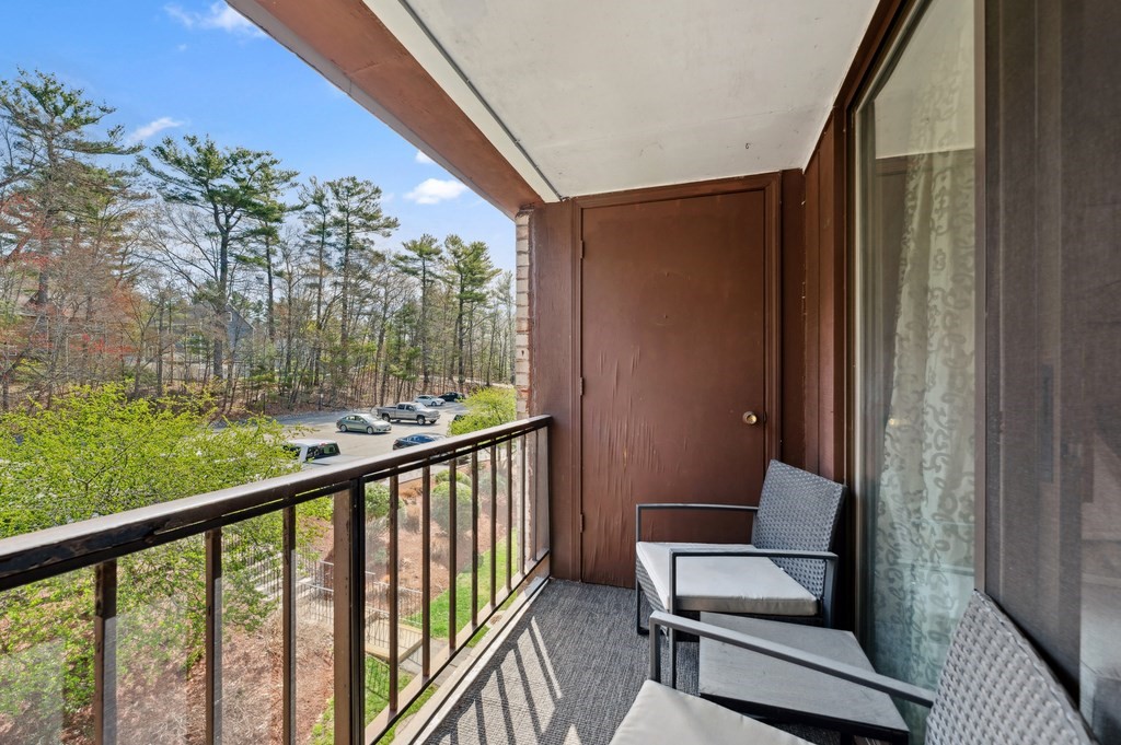 7 Greenbriar Dr, North Reading