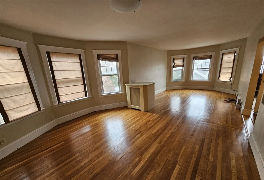 82 Walnut St, High Street Hill