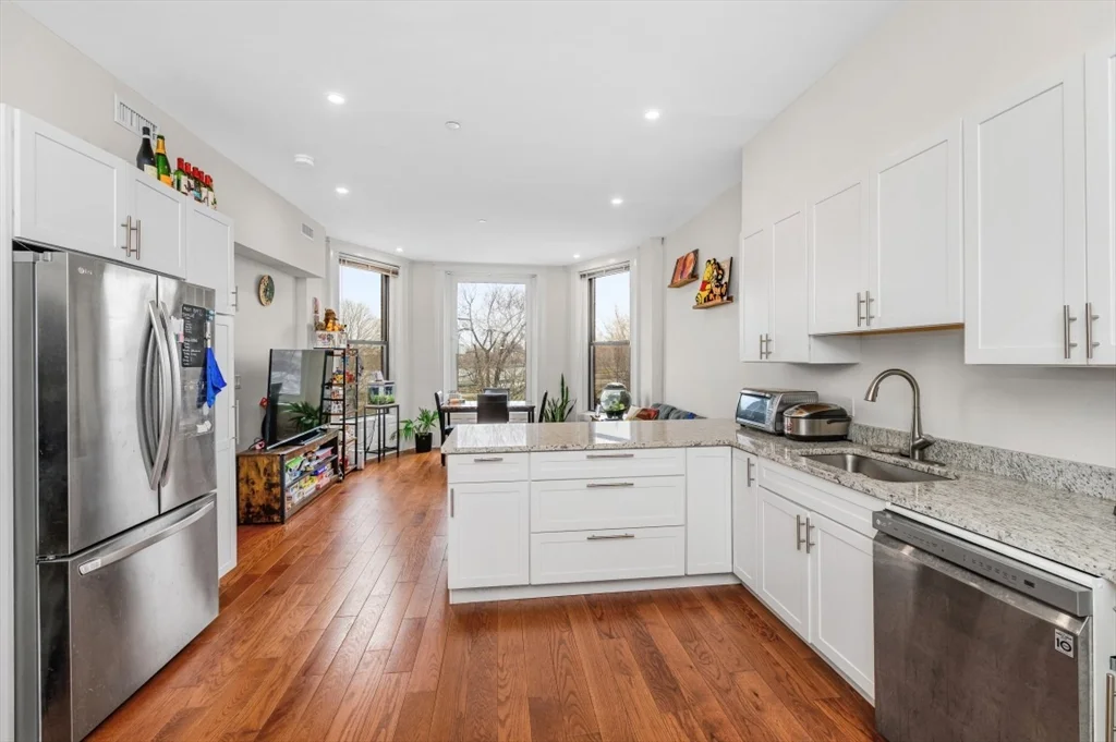 25 Bay State Rd, Back Bay