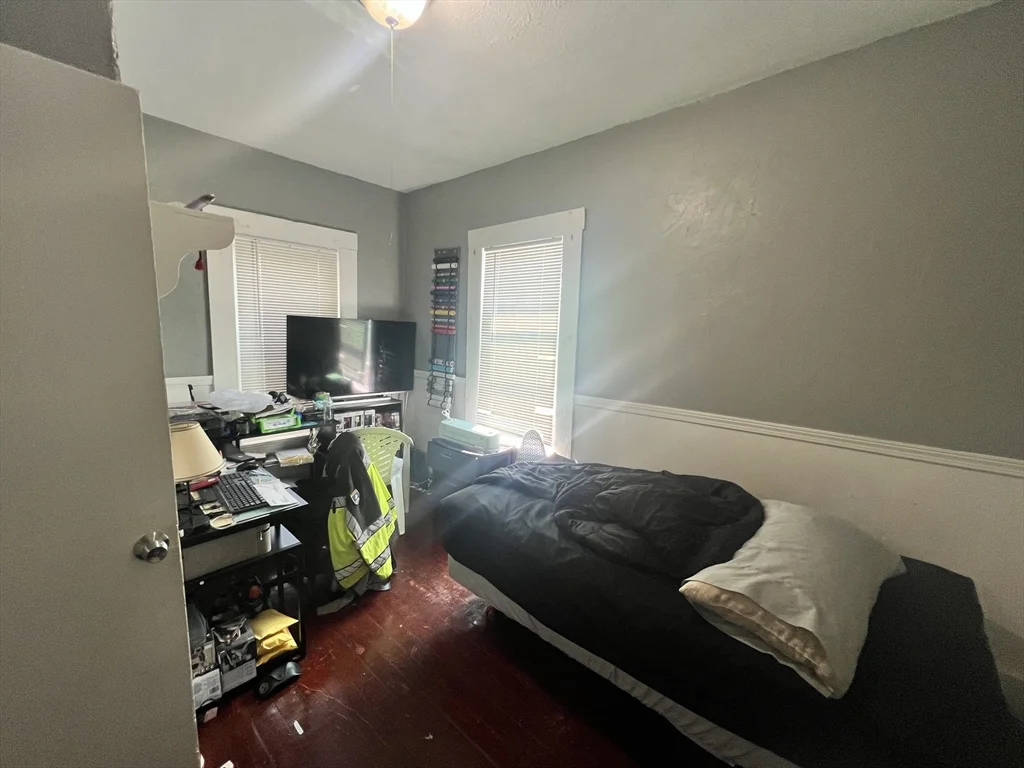 75 Intervale, Brockton