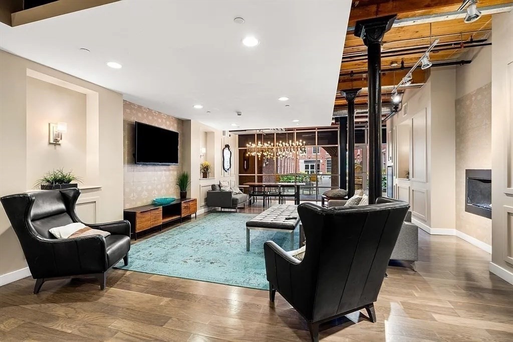 130 John St, Downtown