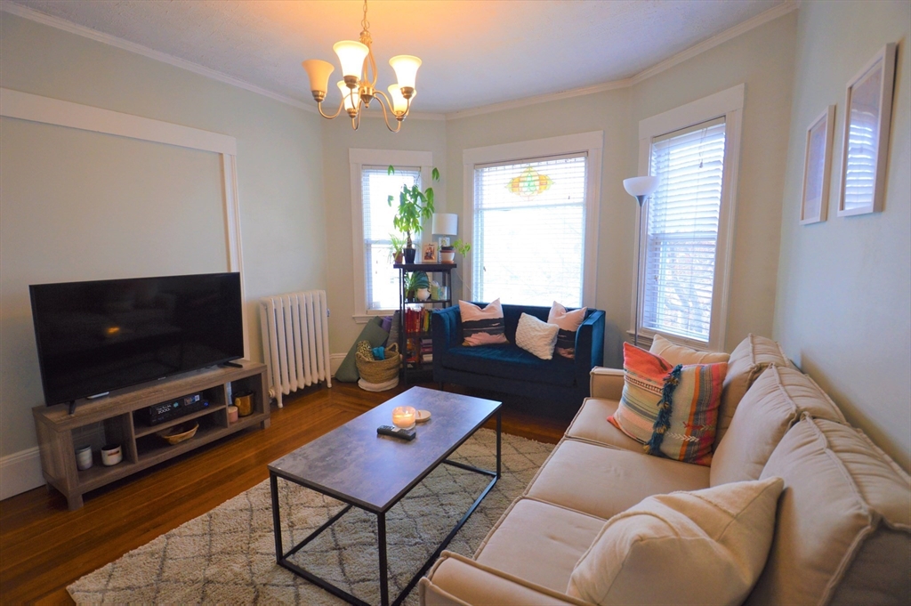 14 Breck Ave, Oak Square