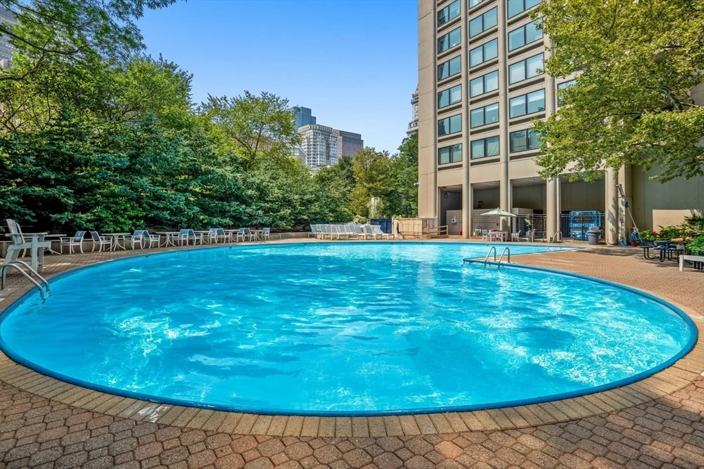 85 East India, Waterfront