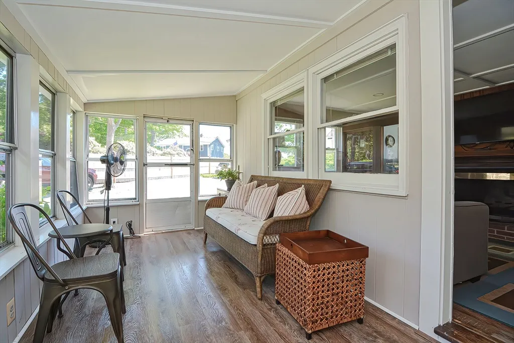 2 Saratoga, Long Beach