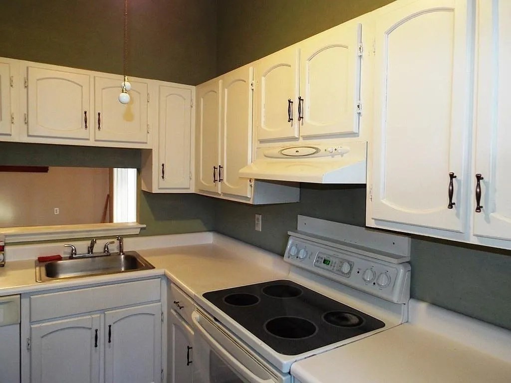 97 Highwood Dr, Franklin