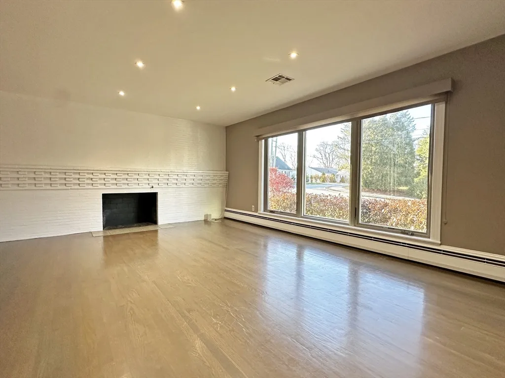 6 Brownson Ter, Jamaica Plain