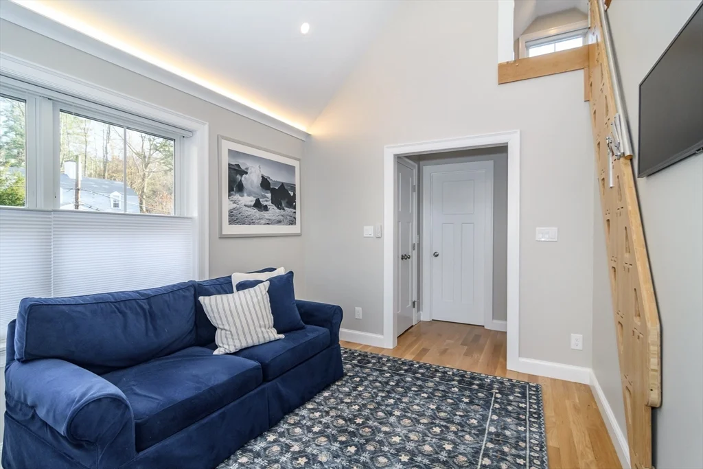 12R Maugus Ave, Wellesley Hills