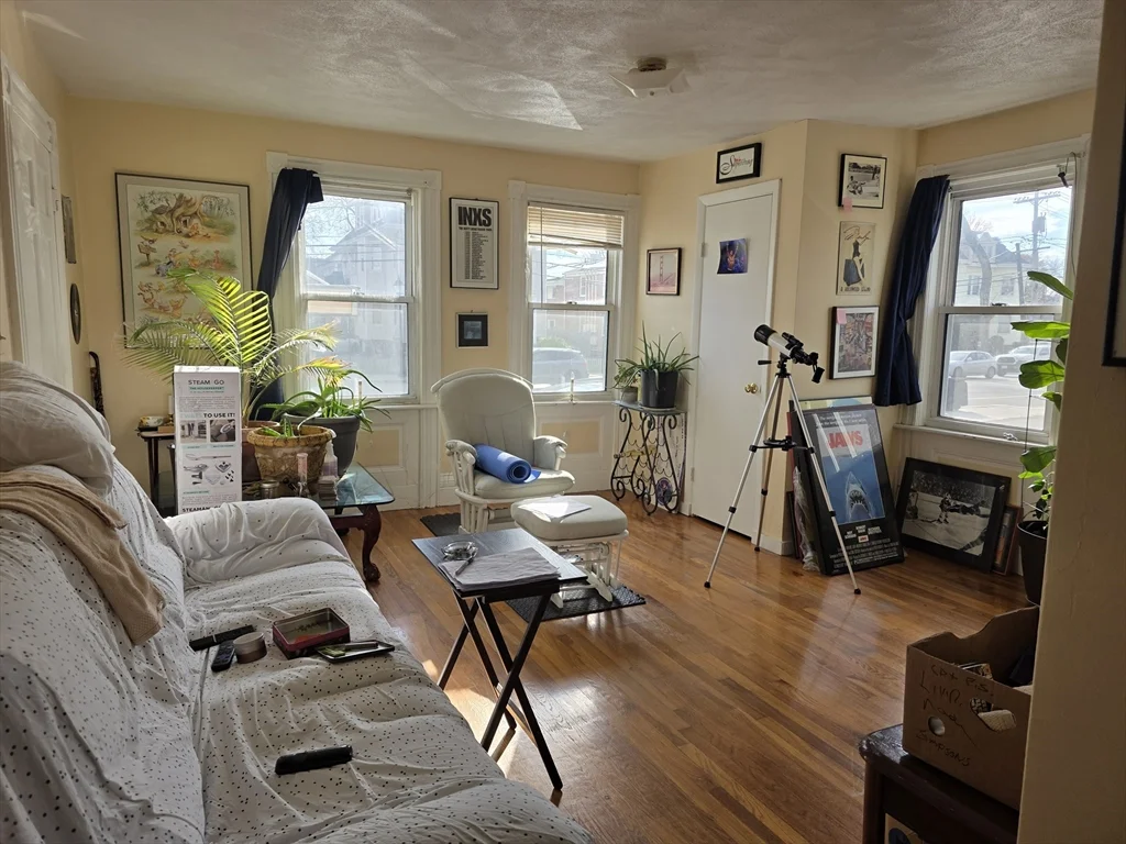 509 Main St, Waltham