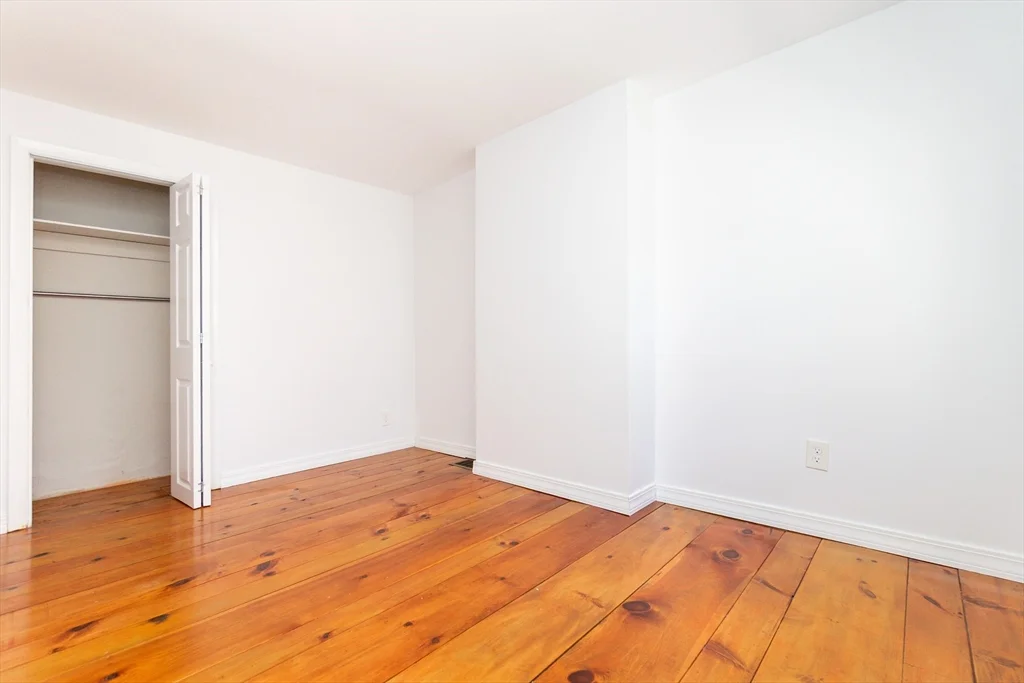 4 Cogswell Pl, North Cambridge