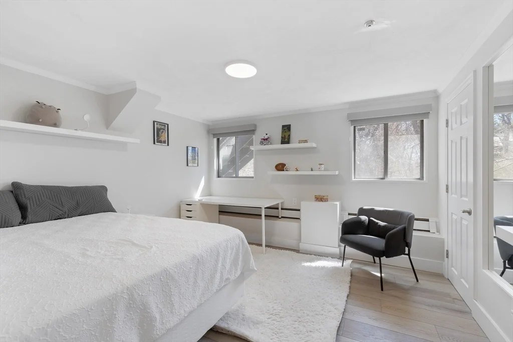 10 Stonewood Dr, Newton