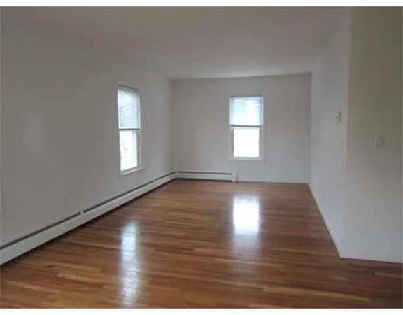 285 Hawthorn St, West