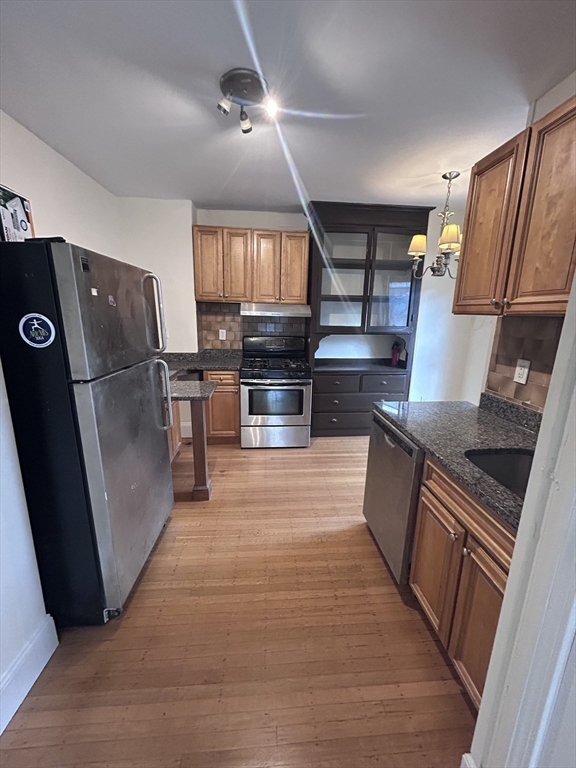 7 Oak Square Ave, Oak Square