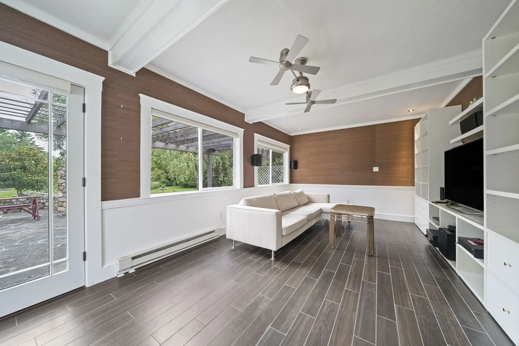 114 Main St, Norwell