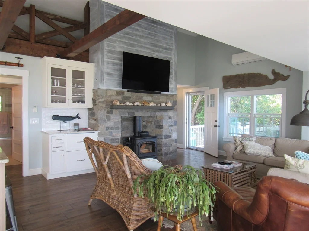 37 River Rd, Little Neck