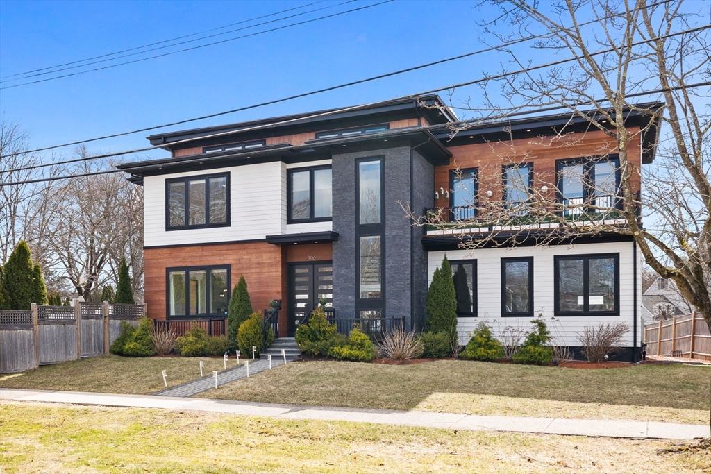 706 Saw Mill Brook Pkwy, Newton Center