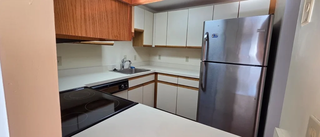 200 Ledgewood Dr, Stoneham