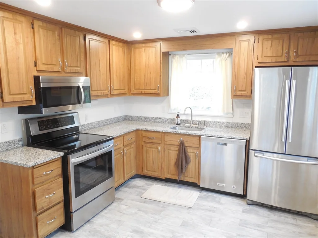 166 Totten Pond Rd, Piety Corner