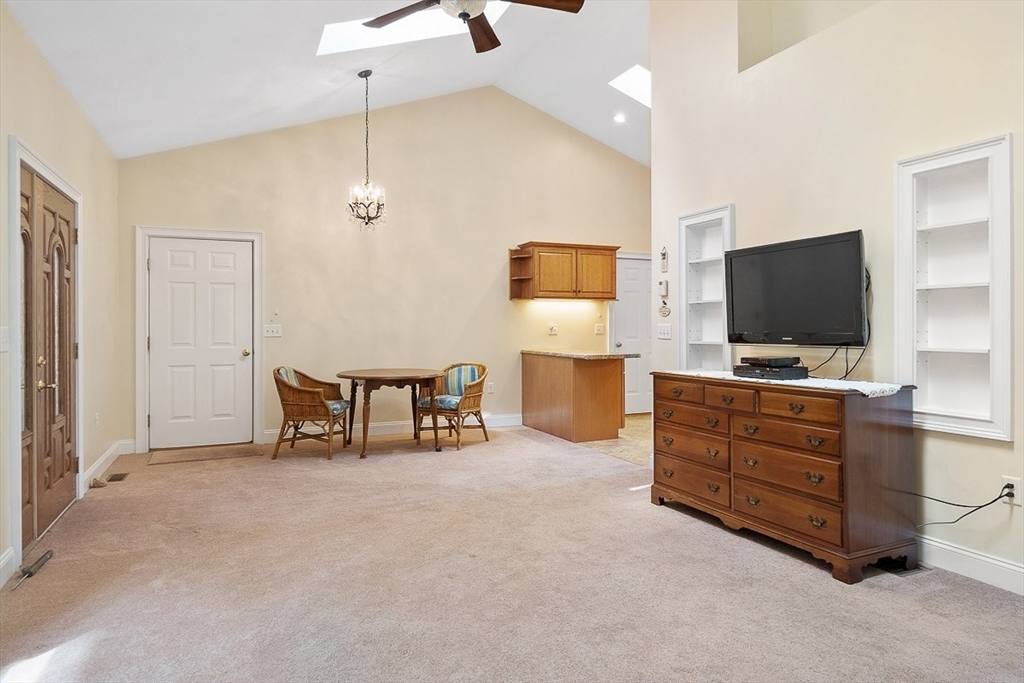 7 Charles Pl, Pepperell