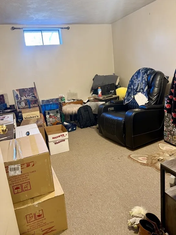 567 Mendon Rd, Attleboro