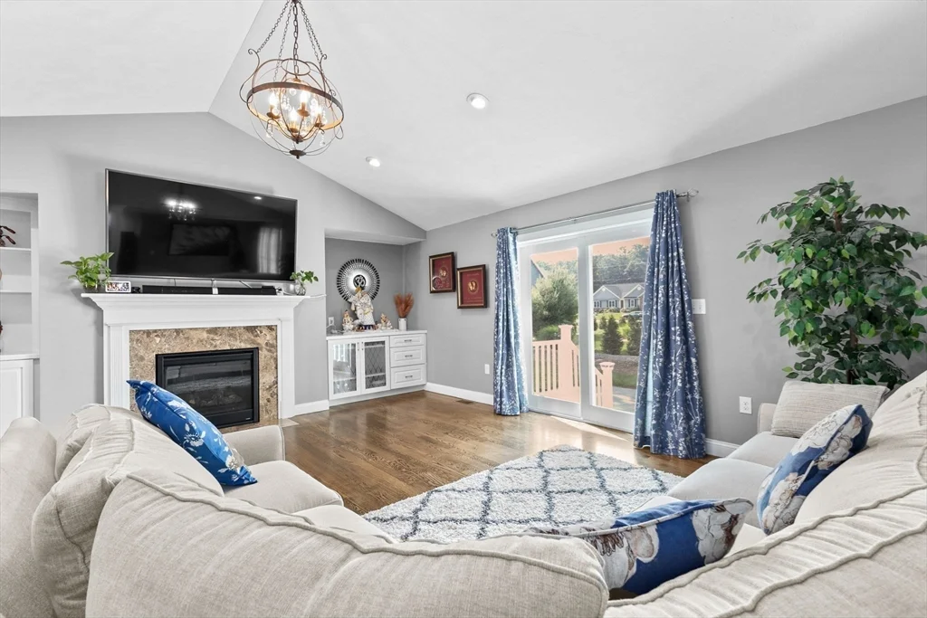 21 Pasture Brook Rd, Attleboro