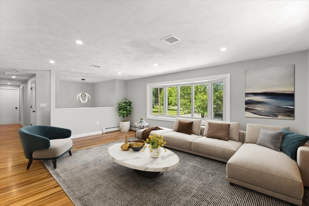 19 Coach Ln, Norwood