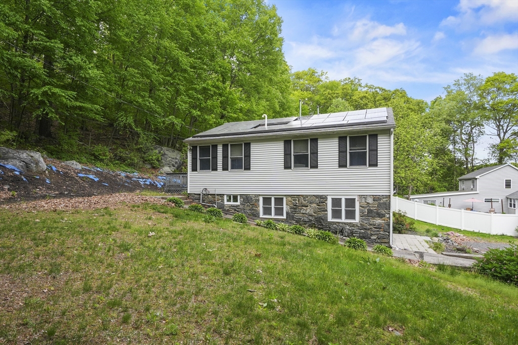 9 Gover Rd, Millbury