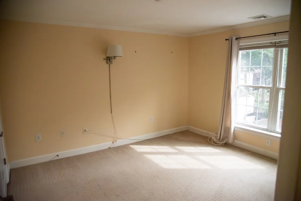 8 Crowninshield St, Peabody