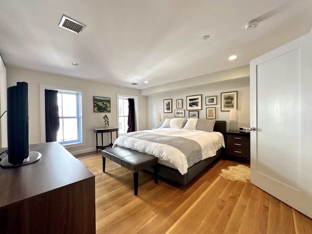 73 Broad St, Downtown