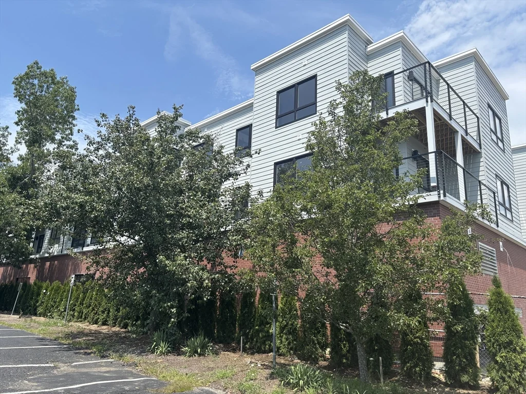 1391 Main St, Walpole