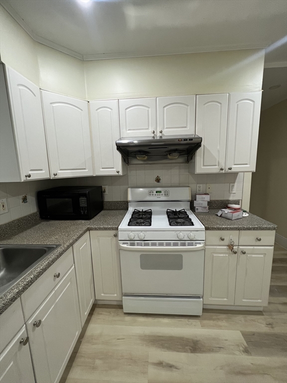 16 Billings Rd, Quincy