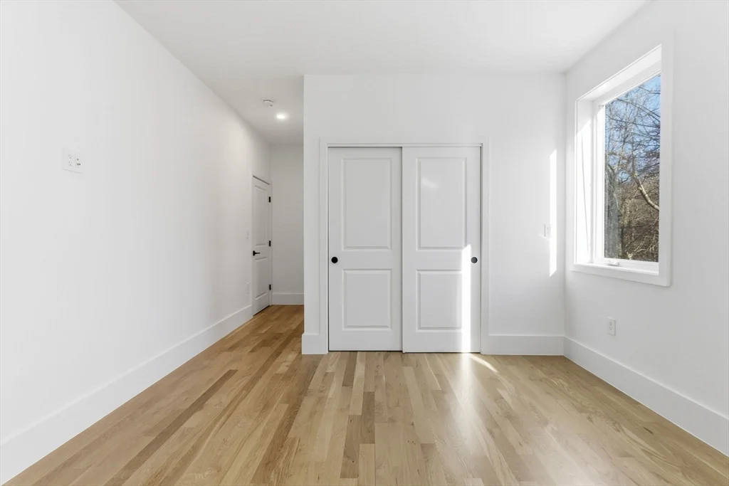 82 Louise Rd, Chestnut Hill