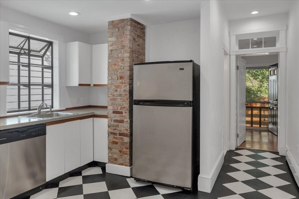 325 Western Ave, Riverside