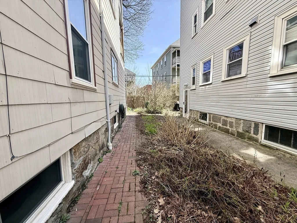 38 Goldsmith St, Jamaica Plain