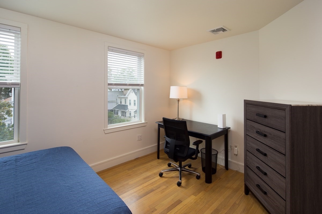 92 Brown St, Waltham