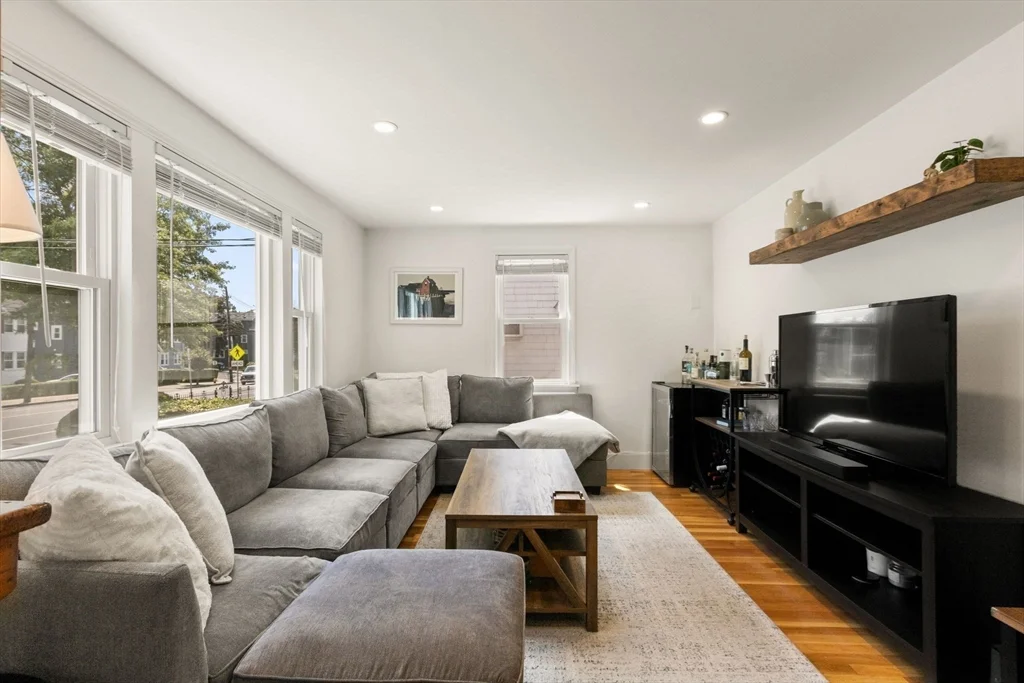 177 Faneuil St, Oak Square