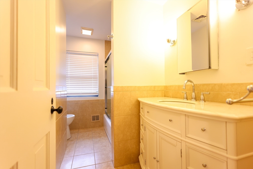 321 Nichols St, Norwood