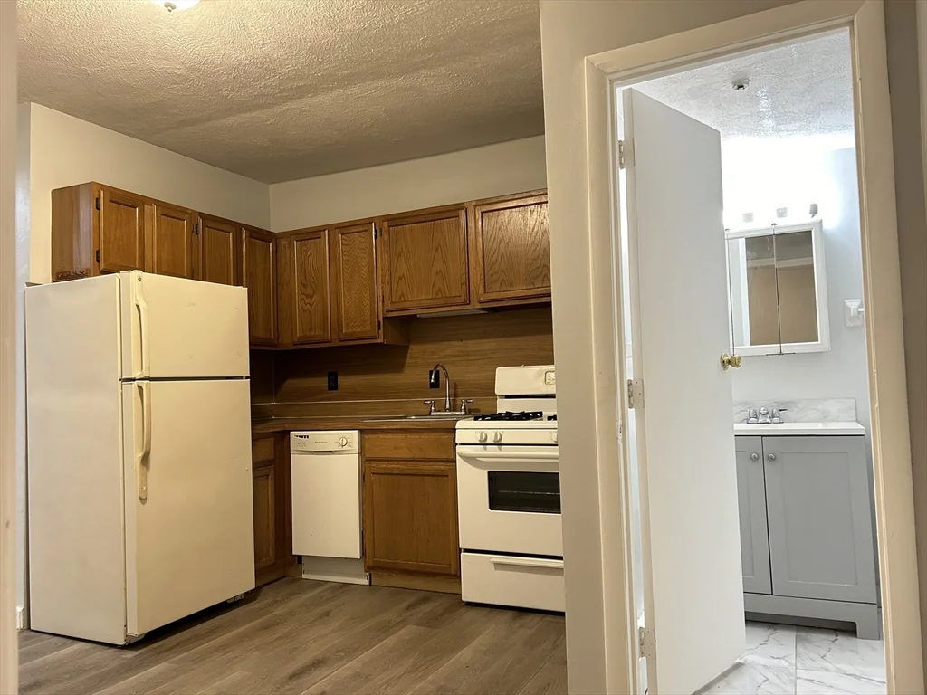 318 Granite St, Quincy