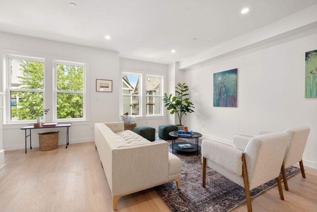 176 School St, Jamaica Plain