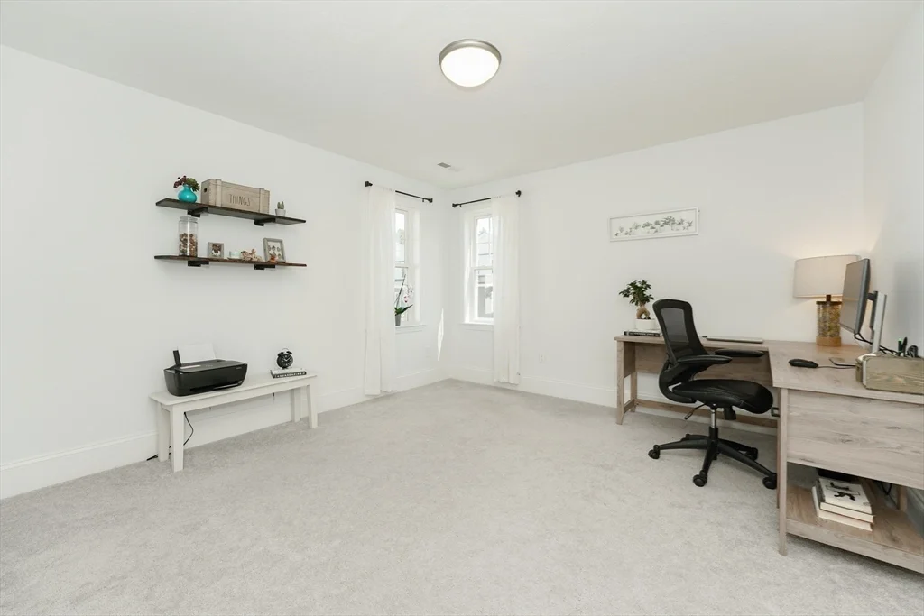 18 Cleary Cir, Norfolk