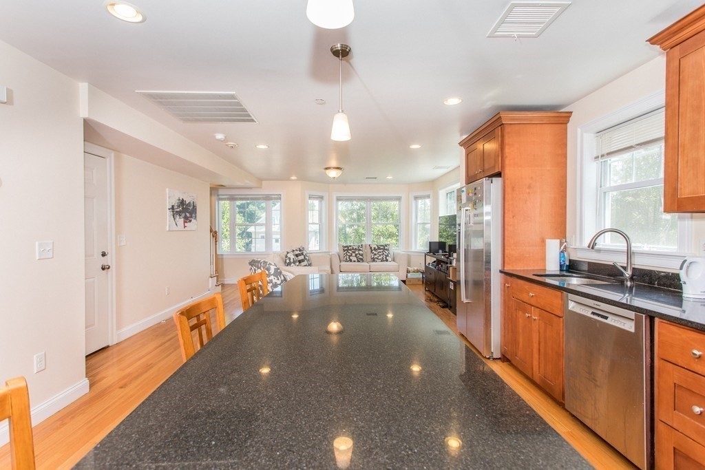 383 Hyde Park Ave, Jamaica Plain