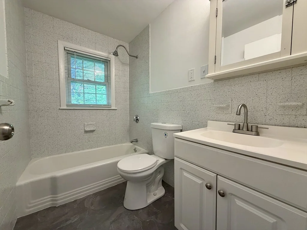 15 Park Ave, Foxboro