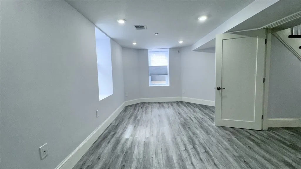 27 Aberdeen Rd, Powder House Square