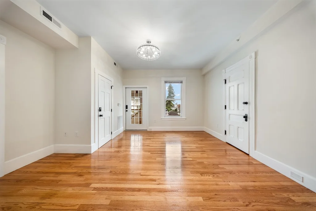 180 Jackson St, Lawrence