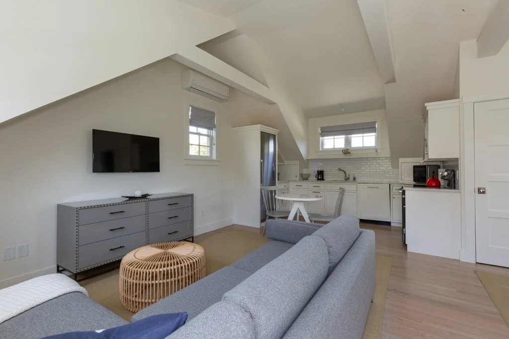 12 Pond View Dr, Nantucket