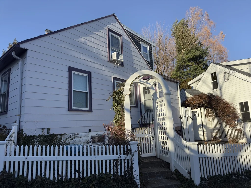 8 Fox Point, Dorchester