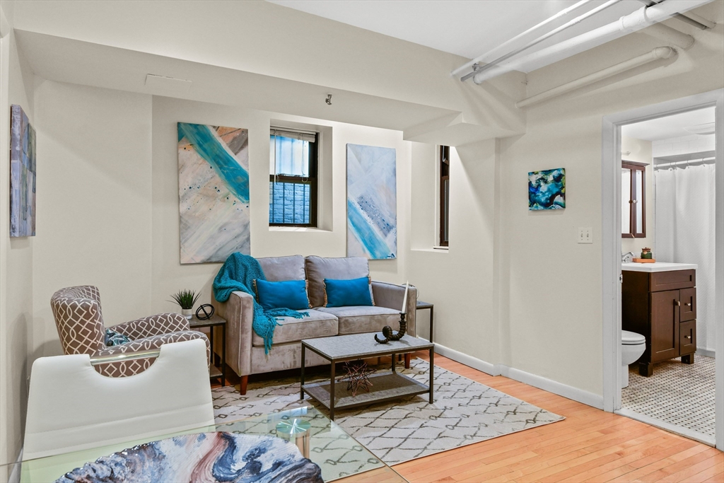 186 Commonwwalth Ave, Back Bay