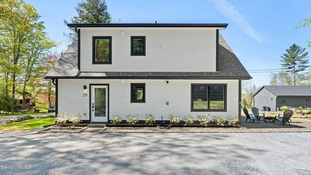 29 Chestnut Rd, Richmond