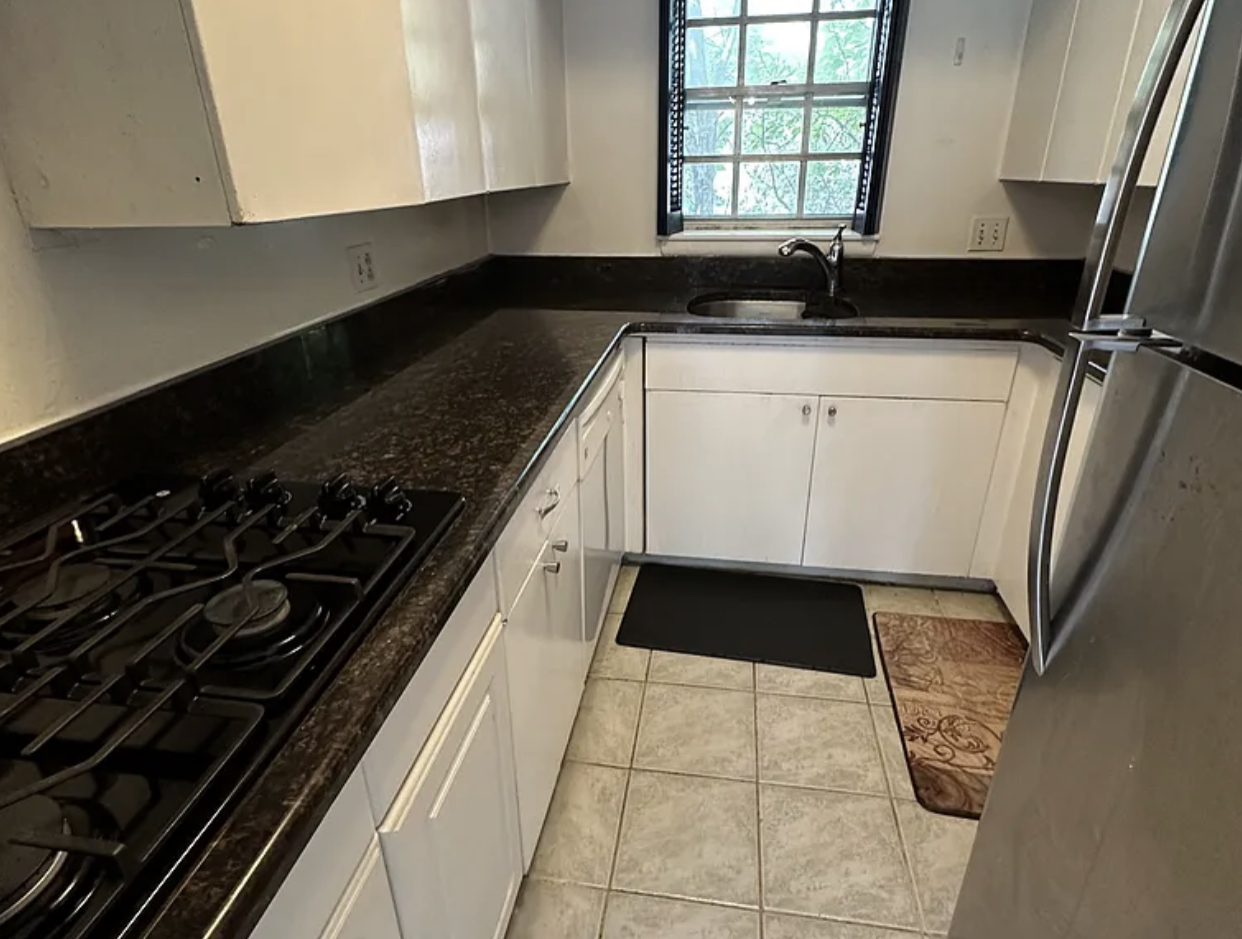 117 Lake Shore Rd, Oak Square