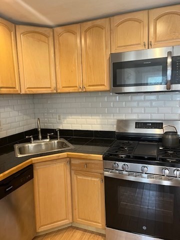 18 Bradford St, Westford