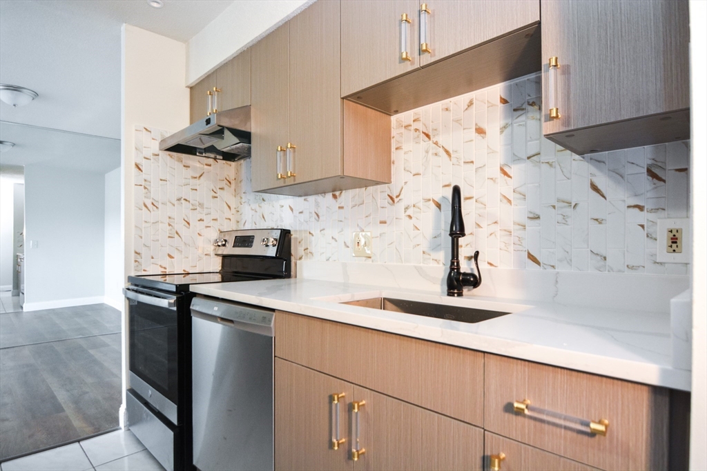 95 Audubon Rd, Wakefield